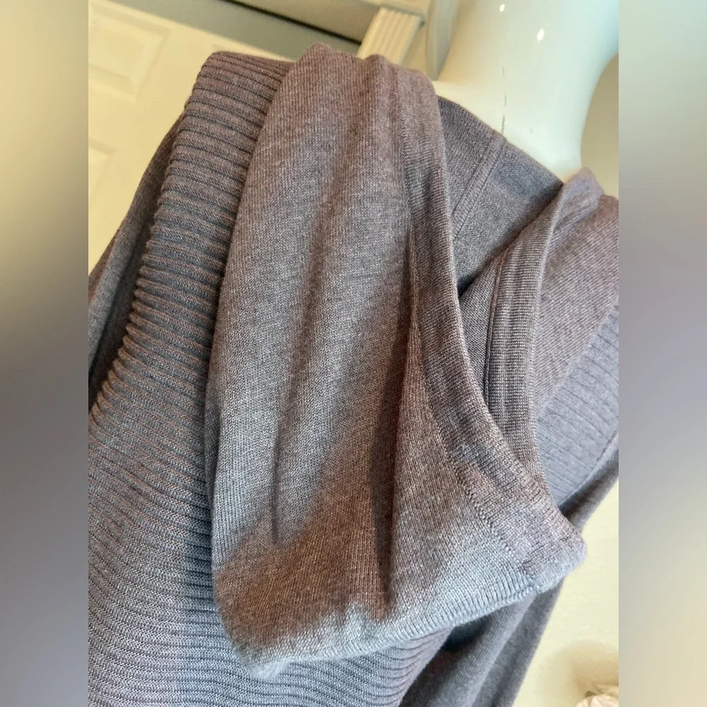 Artisan NY~Dusty Plum~Ribbed~Cowl Neck Hoodie~Sweater~Thumb Hole Cuff~Size S